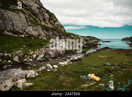 Einlass des Grosebay (Greosbhagh) an der Ostküste der Insel Harris mit Blick auf den Minch Strait, Isle of Harris, Äußere Hebriden, Schottland Stockfoto