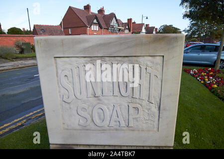 Sunlight soap geschnitzten Stein Logo außerhalb Hebel Haus Port Sunlight England Großbritannien Stockfoto