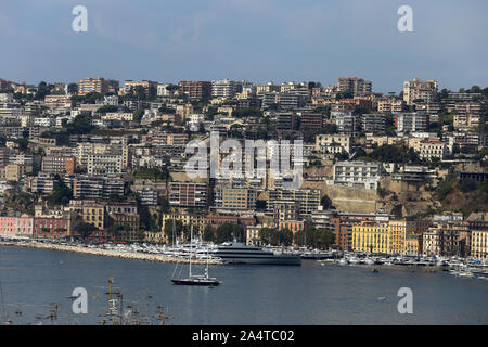 Neapel, Italien - 16. September 2019: Panorama der Stadt von Neapel Stockfoto