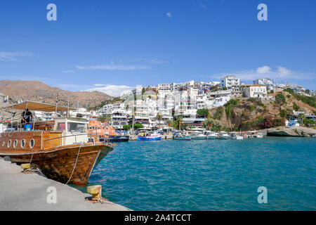 Blick auf das Dorf und die Bucht von Kissamos auf Kreta in Griechenland Stockfoto