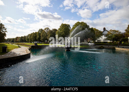 Port Sunlight formale pool Brunnen meer Stück Wasserspiel am Ende der Diamond gardens Port Sunlight England Großbritannien Stockfoto