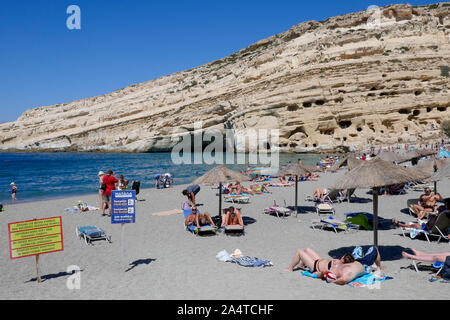 Berühmte Strand von Matala auf Kreta in Griechenland Stockfoto