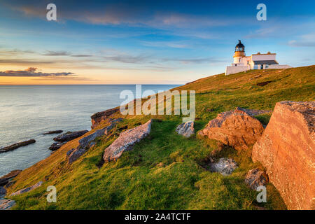 Sonnenuntergang am Stoer Head Lighthouse im äußersten Nordwesten der schottischen Highlands Stockfoto