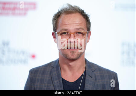 Köln, Deutschland. 14 Okt, 2019. Der Schauspieler Matthias Koeberlin kommt zu einem Screening des Fernsehen Film 'Die Tote vom Bodensee" als Teil der' Film Festival Köln 2019". Quelle: Henning Kaiser/dpa/Alamy leben Nachrichten Stockfoto