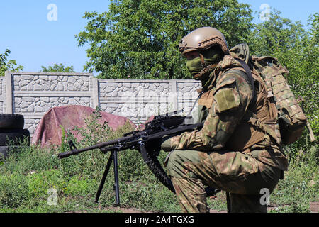 Die Ausbildung der militärischen Einheit der Rechten Sektor in ATO Zone auf der Donbass Stockfoto
