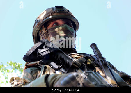 Die Ausbildung der militärischen Einheit der Rechten Sektor in ATO Zone auf der Donbass Stockfoto
