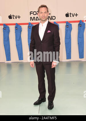 15. Oktober 2019 - Westwood, Kalifornien - Chris Agos. Die Apple TV" für alle Menschen" Los Angeles Premiere im Regency Dorf statt. Photo Credit: Birdie Thompson/AdMedia/MediaPunch Stockfoto