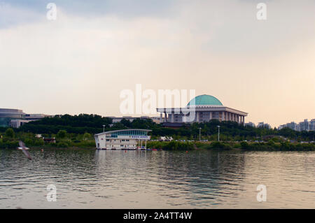 Nationalversammlung am Abend in Seoul, Südkorea Stockfoto