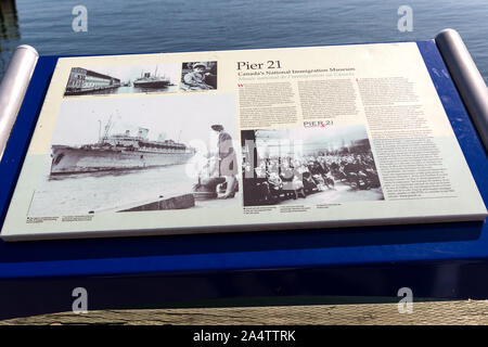 Kanada, Halifax. Touristische Informationen Zeichen im Waterfront entfernt. Halifax Nova Scotia. Pier 21. Stockfoto