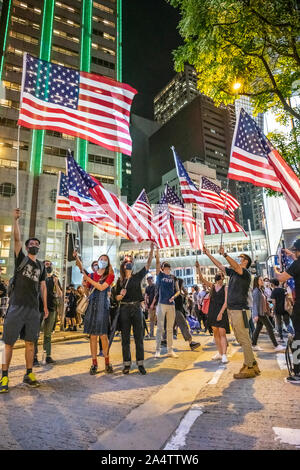 Central Hongkong. Oktober 14, 2019. Über 100.000 Demonstranten in Chater Garden gesammelt und schwappte über in die Zentral Business Viertel von Hong Kong für eine friedliche Demonstration. Die Versammlung forderte die Vereinigten Staaten die Hong Kong Menschenrechte und Demokratie Act 2019 zu übergeben. Dieses Gesetz würde Sanktion Beamte, die die Rechte der Menschen in der SAR Hongkong untergraben. Stockfoto