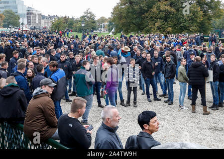 Den Haag, Niederlande. 16 Okt, 2019. Den Haag, 16-10-2019, Den Haag Centre, holländische Nachrichten. Die Landwirte sammeln Credit: Pro Schüsse/Alamy leben Nachrichten Stockfoto