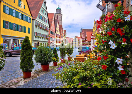 Bunte deutsche Fassaden der historischen Altstadt von Dinkelsbühl, Romantische Straße von Bayern Region in Deutschland Stockfoto