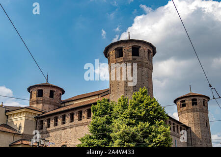 Der Backstein Turm von acaja Schloss an der Rückseite des Palazzo Madama in Turin, Italien Stockfoto