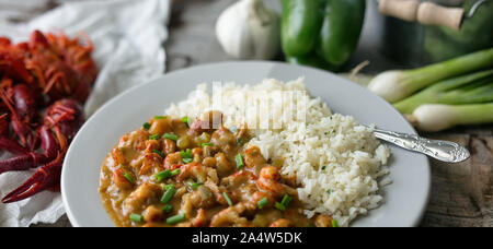 Langusten étouffée auf einem Bett aus Reis. Stockfoto