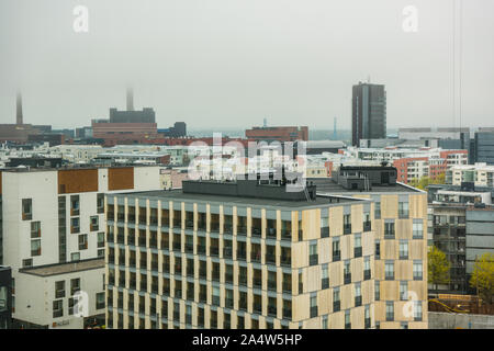 Luftbild der Innenstadt von Helsinki mit modernen Skylines in Finnland in einer regnerischen Tag. Stockfoto