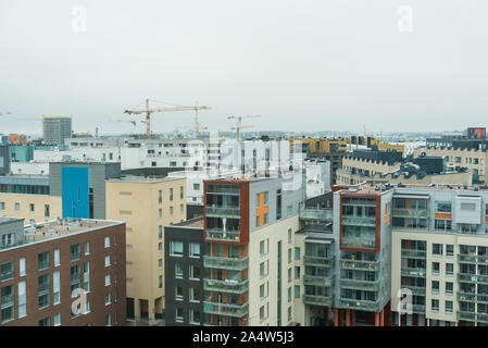 Luftbild der Innenstadt von Helsinki mit modernen Skylines in Finnland in einer regnerischen Tag. Stockfoto