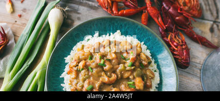 Langusten étouffée auf einem Bett aus Reis. Stockfoto