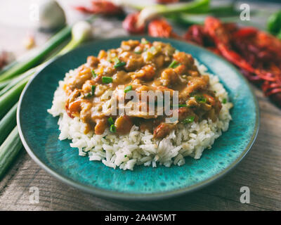 Langusten étouffée auf einem Bett aus Reis. Stockfoto