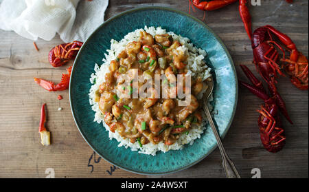 Langusten étouffée auf einem Bett aus Reis. Stockfoto