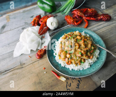 Langusten étouffée auf einem Bett aus Reis. Stockfoto