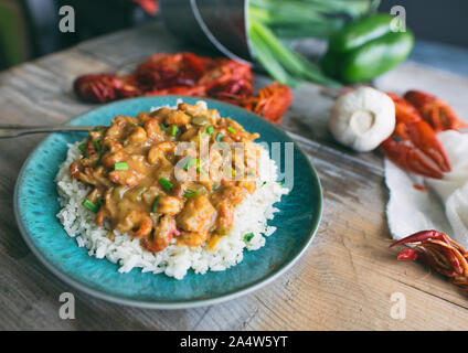 Langusten étouffée auf einem Bett aus Reis. Stockfoto