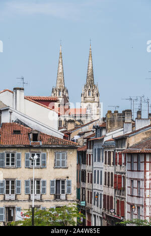 Gotische Kathedrale Sainte-Marie im Zentrum von Bayonne, Aquitanien, Frankreich Stockfoto