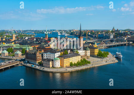 Stockholm Schweden, Luftaufnahme im Sommer von Riddarholmen Island und (dahinter) Gamla Stan - dem malerischen Altstadtviertel, im Zentrum von Stockholm, Schweden. Stockfoto