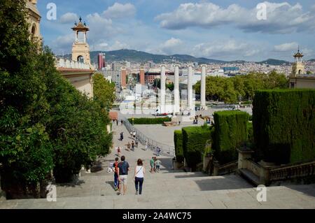 Einen Blick auf die Plaça d'Espanya von der Palau Nacional an Monjuic Hügel in Barcelona, Spanien Stockfoto