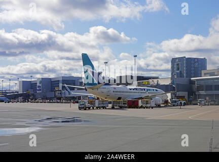 HALIFAX, Nova Scotia-5 OKT 2019 - Blick auf eine Ebene aus Kanadische Fluggesellschaft WestJet (WS) im Halifax Stanfield International Airport (YHZ) in Halifax, Stockfoto