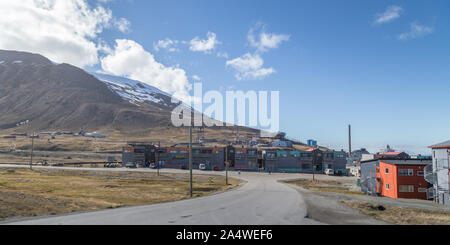 Eine Straße in Longyearbyen, Svalbard, Spitzbergen in der Arktis Stockfoto