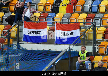 Apeldoorn, Niederlande. 16 Okt, 2019. APELDOORN, 16-10-2019, Omnisport Apeldoorn, Anschluss Radfahren Europameisterschaften, Niederländische Flags für Bahnradfahrer Jeffrey Hoogland und Polish Braspennincx während der Rad WM 2019 in Apeldoorn Credit: Pro Schüsse/Alamy leben Nachrichten Stockfoto