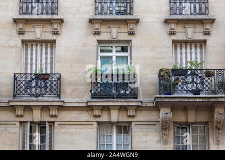 Straßenszenen in der alten Bezirke von Paris, Frankreich Am 5. August 2019. Stockfoto