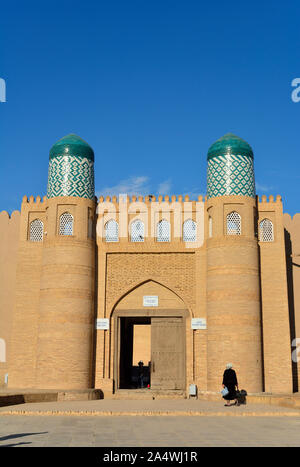 Das Haupttor der Zitadelle Khuna Lade. Altstadt von Chiwa (Itchan Kala), einem UNESCO-Weltkulturerbe. Usbekistan Stockfoto