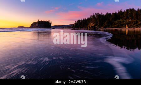 Sonnenuntergang im Ruby Beach, Washington Stockfoto