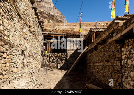 Gasse in Manang - Bergdorf in Nepal. Himalaya, Annapurna Conservation Area Stockfoto