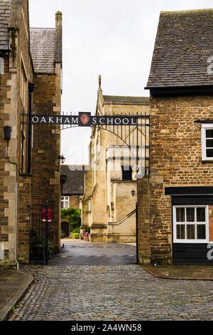 Über Eingang in Oakham School anmelden. Market Place, Oakham, Rutland, England, Großbritannien, Großbritannien Stockfoto