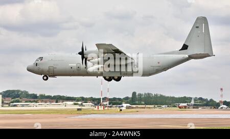 Italienische Luftwaffe C-130 Hercules Ankunft in RAF Fairford für das Royal International Air Tattoo 2019 Stockfoto