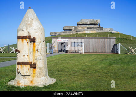 Konkrete Wachekasten am Musée Mémoire 39-45, WK 2-Museum in deutscher Graf Spee Schiffsartillerie Batterie command Post, Plougonvelin, Bretagne, Frankreich Stockfoto