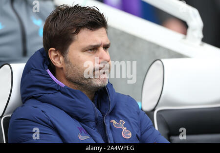 Tottenham Manager Mauricio Pochettino während der Englischen Premier League Fußball Match zwischen Brighton & Hove Albion und Tottenham Hotspur an der Amex Stadion in Brighton, Großbritannien, 5. Oktober 2019 EDITORIAL NUR VERWENDEN. Keine Verwendung mit nicht autorisierten Audio-, Video-, Daten-, Spielpläne, Verein/liga Logos oder "live" Dienstleistungen. On-line-in-Match mit 120 Bildern beschränkt, kein Video-Emulation. Keine Verwendung in Wetten, Spiele oder einzelne Verein/Liga/player Publikationen. Stockfoto