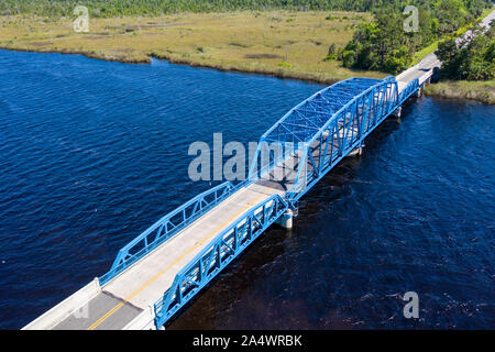 Luftbild des Blauen truss Brücke zwischen Florida und Georgia. Stockfoto