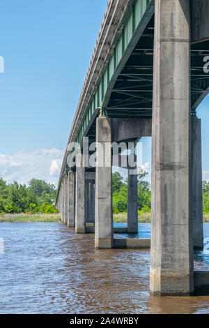 Rustikale alte Brücke im Süden der USA. Stockfoto