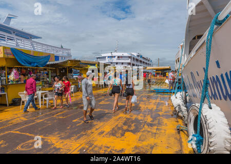 Die geschäftige Porto Flutante oder Schwimmenden Hafen, langsam Boote für Ihre Tour Amazonas, Manaus, Amazonas, Brasilien, Lateinamerika Stockfoto