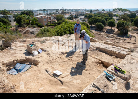 Archäologen arbeiten an eine Website rund um die Katakomben in Neo Paphos Unesco geschützten Standort von besonderem Interesse in die Stadt Paphos, Zypern. Stockfoto