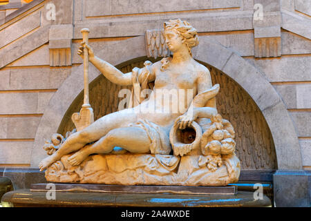 Statue der Göttin Amphritite im World Trade Center oder in der Mitte de Commerce Mondial, Montreal, Quebec, Kanada Stockfoto