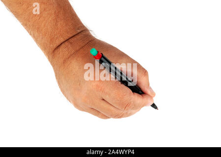 Hand schreibt mit einem Filzstift auf einem weißen Hintergrund. Ansicht von oben, isolieren. Stockfoto