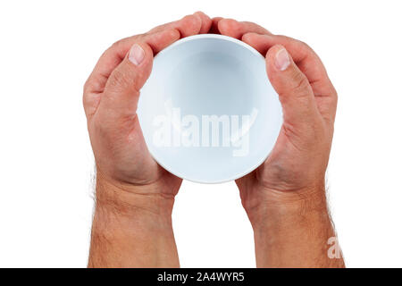 Zwei Hände halten eine kleine Platte auf einem weißen Hintergrund. Schließen Sie bis zu isolieren. Stockfoto