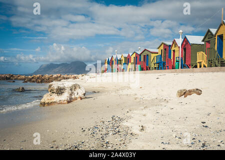 Bunte Häuser in Muizenberg auf der Kap Halbinsel in der Nähe von Kapstadt, Südafrika. Stockfoto