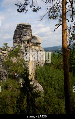 Hrubá Skála Felsen, erstaunlichen Felsen, Klettern, Böhmisches Paradies, eine einzigartige Kombination aus bizarren Felsformationen, dichte Kiefernwälder Stockfoto