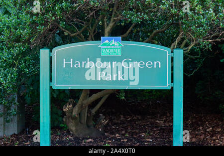 Vancouver, Kanada - 20 September 2019: grünes Schild "Hafen Green Park' an der Coal Harbour, Vancouver Stockfoto