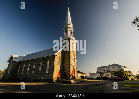 St. Edward's Kirche & Bureau Pastoral-Presbytere Les Méchins, Quebec, CA Stockfoto